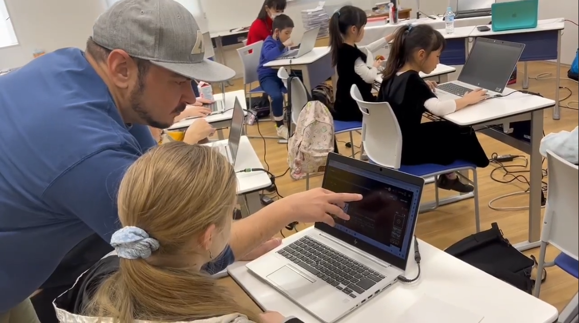 24.11.24 - Tokio y MetAI organizan en el Museo Nacional de Ciencias Emergentes e Innovación (Miraikan) un taller infantil: «¡Dibujemos el "Tokio del futuro" con IA generativa!»